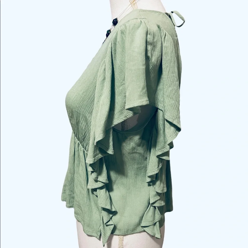 🍀 Altar’d State blouse - Picture 3 of 6